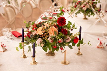 table decor for wedding ceremony, table setting, flowers, red and white decor
