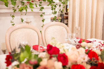 table decor for wedding ceremony, table setting, flowers, red and white decor