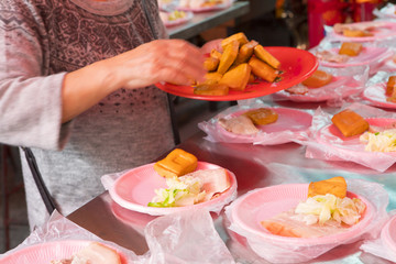 Traditional Chinese religious beliefs, ceremonial sacrifices, pork, vegetables, dried tofu, eggs, rice balls, commonly known as small three animals,