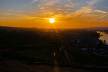 Sonnenaufgang über Rüdesheim