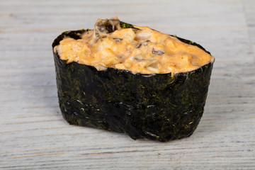 Spicy gunkan sushi