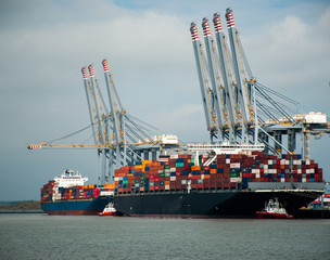 Fototapeta premium TILBURY DOCKS, RIVER THAMES RIVER, LONDON/UNITED KINGDOM - 11 June 2018, Large container ship docking