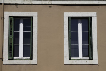 Janelas e portas    Porta e janela