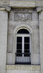 Fototapeta na wymiar Janelas e portas Porta e janela