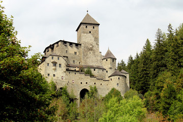 Fototapeta na wymiar trentino alto Adige e paesaggio dolomitico
