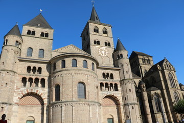 Fototapeta na wymiar High Cathedral St. Peter zu Trier in Trier, Germany