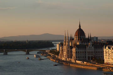 Obraz na płótnie Canvas Budapest parlament at sunset