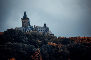 Schloss Wernigerode - mystisch und dunkel ragt es &uuml;ber den W&auml;ldern
