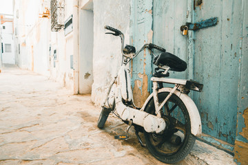 Fototapeta na wymiar Old motorcycle parked on the street