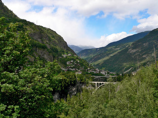 Naklejka premium Swiss Alps-city Stalden and bridges