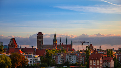 Obraz premium Beautiful and colorful cityscape of Gdansk, St. Mary's Basilica at sunrise.