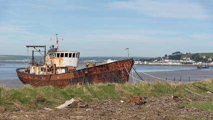 Rusty ship in Taw estuary - obrazy, fototapety, plakaty