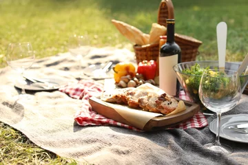 Fototapete Picknick Blanket with food prepared for summer picnic outdoors