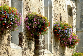 Fototapeta na wymiar ville de Francheville, l'église fleurie, département de l'Eure, Normandie, France