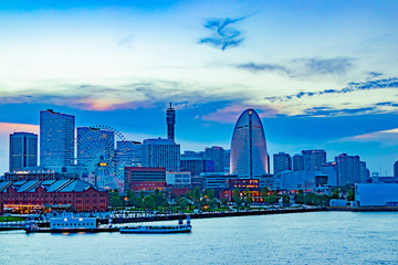 Naklejka premium 横浜大桟橋から見たみなとみらいの夜景