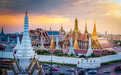 Fototapeta premium The beautiful of Wat Phra Kaew or Wat Phra Si Rattana Satsadaram at twilight,This is an important buddhist temple and a famous tourist destination, It is located in the historic centre of Bangkok.