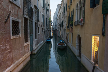 Fototapeta na wymiar View of a pittoresc water channel in Venice Italy 