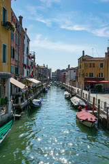 Fototapeta na wymiar View of a pittoresc water channel in Venice Italy 