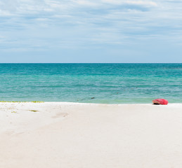 Fototapeta na wymiar White sand beach with blue sea on Koh Samaesarn.