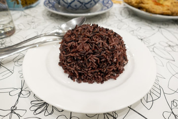 Obraz na płótnie Canvas Rice berry in dish, clean food concept