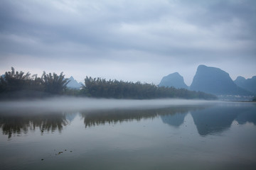 Obraz na płótnie Canvas Fog on Li river Yangshuo China
