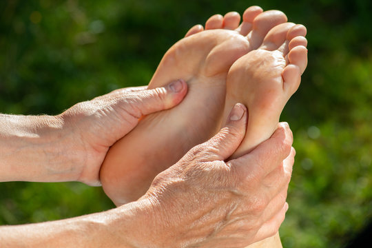 Harnsystem, Anregung &uuml;ber Nierenzone, Lymphbehandlung am Fu&szlig; &uuml;ber die Fu&szlig;reflexzonen