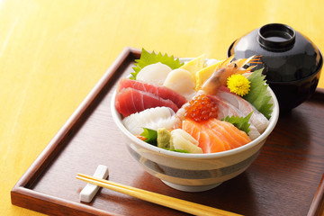 海鮮丼　Bowl of rice topped with sashimi. Japanese food.