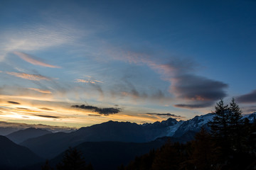 Naklejka na ściany i meble Sonnenaufgang im Wallis - Schweiz