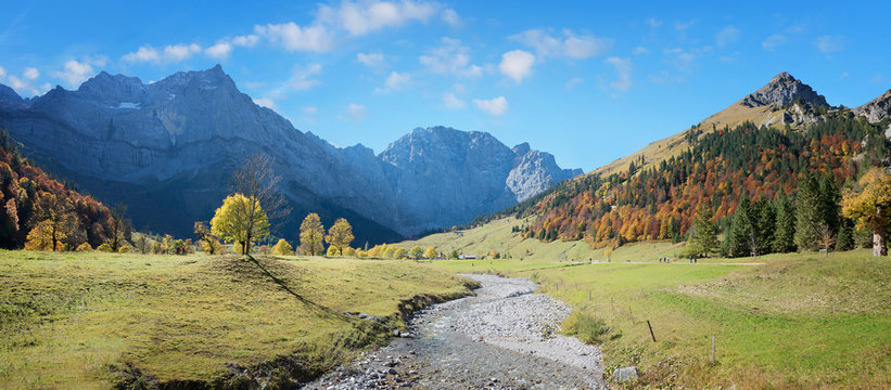 Rissbach in der Eng, Karwendel Tal im Herbst