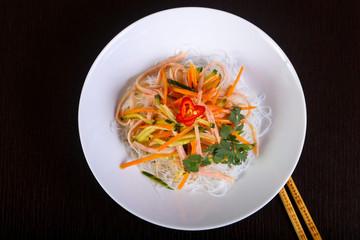 Salad vith noodle and vegetables