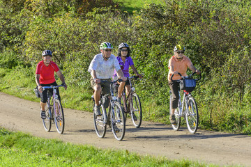 Fototapeta premium wypłynąć na rowerze w jesień