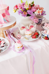  Beautifully decorated Easter table in pink
