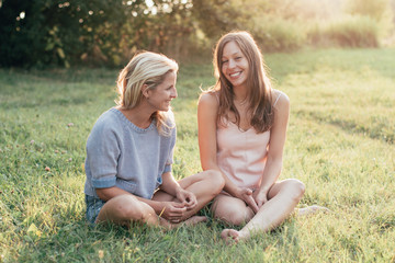 Fototapeta premium Women enjoy freedom at park