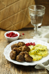 Meatballs with potato and red berries