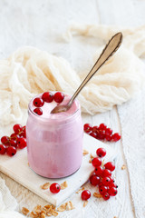Red currants and yogurt
