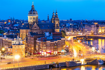 Obraz premium Nocny widok na Amsterdam, Holandia