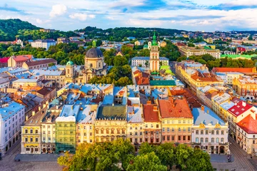 Zelfklevend Fotobehang Luchtfoto van de oude binnenstad van Lviv, Oekraïne © Scanrail