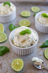 Zitronen Basilikum Eiscreme 