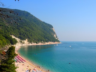 Spiaggia San Michele, Sirolo, nel parco del Monte Conero.