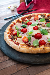 Pizza Mozzarella, Ham chiffonade and Sliced ​​Mushrooms