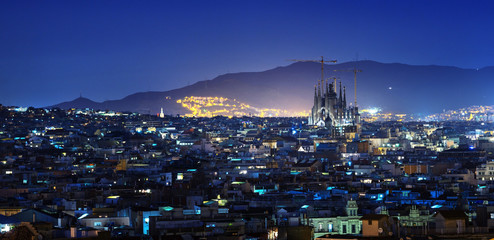 Obraz premium Barcelona w czasie zachodu słońca, Hiszpania