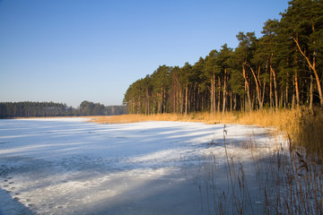 Jezioro lód zima kaszuby pomorskie