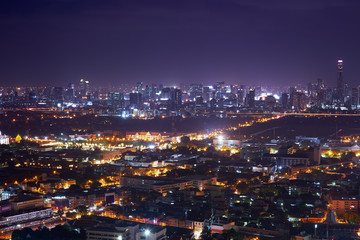 Naklejka premium scenic of night urban cityscape lighting up metropolis