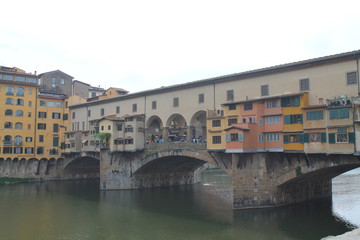 Fototapeta na wymiar Ponte Vecchio en Italie