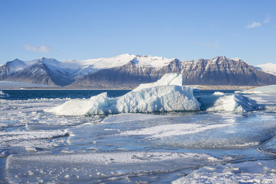 Beautiful cold winter landscape with icebergs in J&ouml;kuls&aacute;rl&oacute;n glacial lagoon, Vatnaj&ouml;kull National Park, southeast of Iceland, Europe.