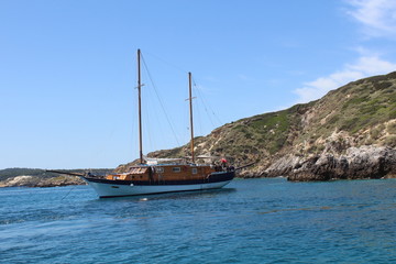 La baia accoglie la nave 