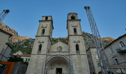 Kirche in Kotor kurz vor einem Fest