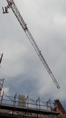 Cantiere edile - gru e ponteggio