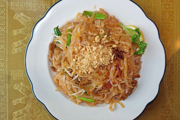 A dish of vegan pad thai