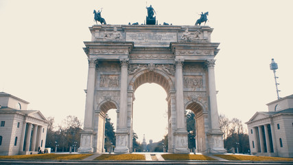 Obraz premium The Arch of Peace (Arco della Pace), one of the most famous landmarks in Milan. Hyperlapse